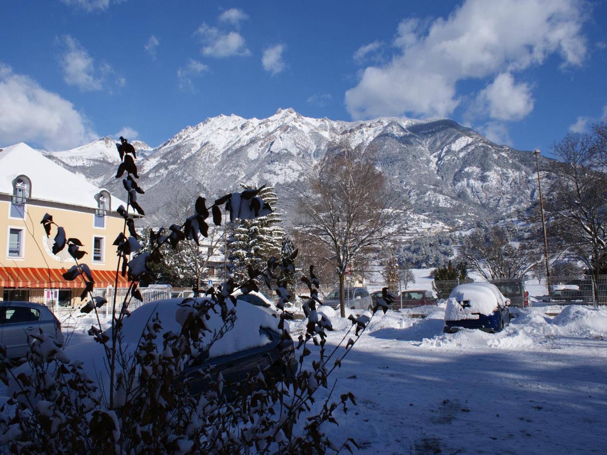 Hotel De La Gare Eygliers Εξωτερικό φωτογραφία